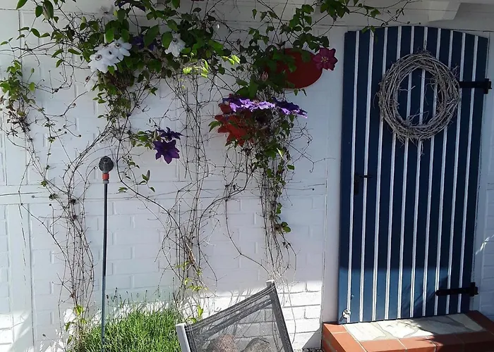 In Mit Garten بيت للعطل *